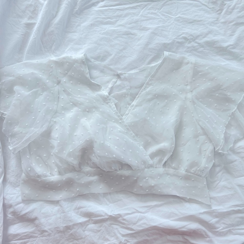 Dainty white crop